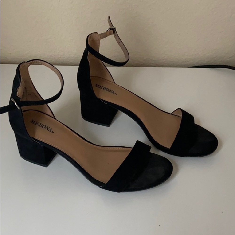 Black suede low-heel strap sandal